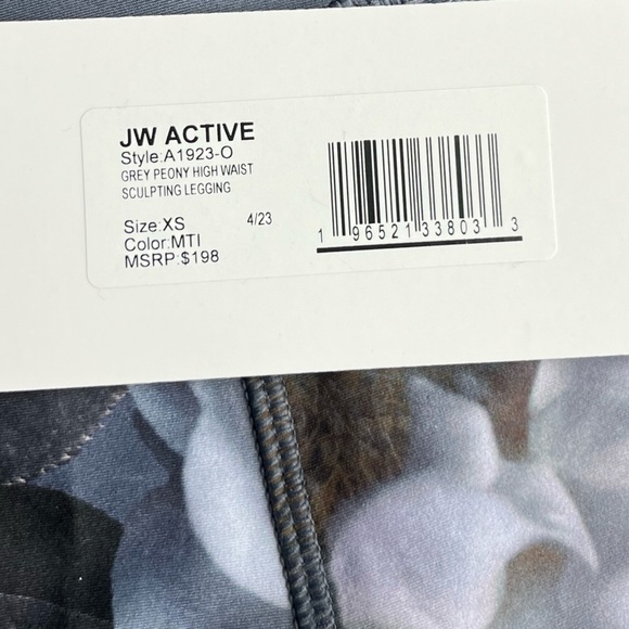 🆕 Johnny Was Active Women's XS Grey Peony Floral High Waist Sculpting Leggings - Picture 5 of 9